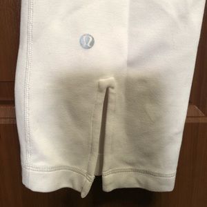 Lululemon size 6 white crop pant